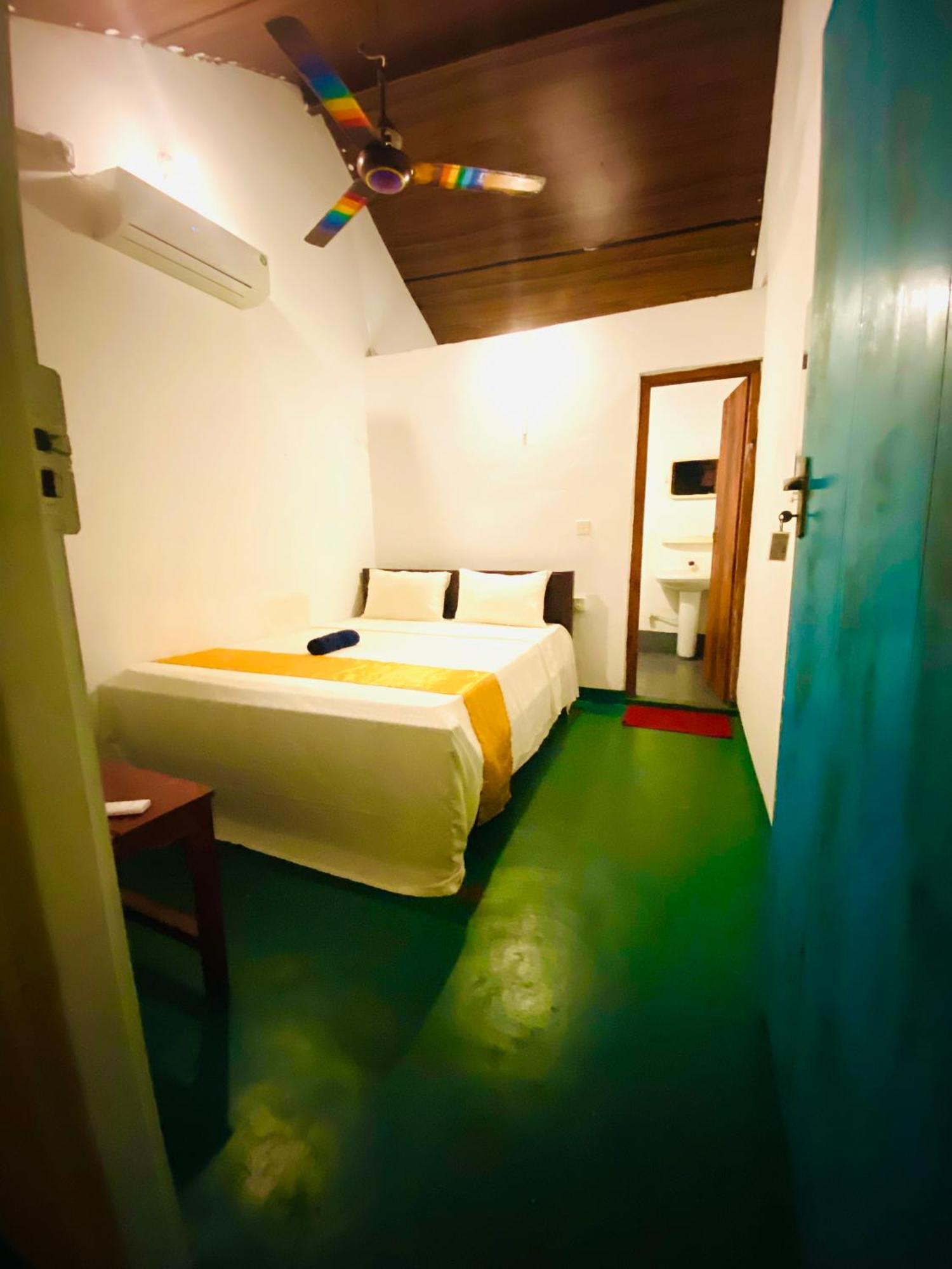 Marina Way Hotel Arugam Bay Exterior photo
